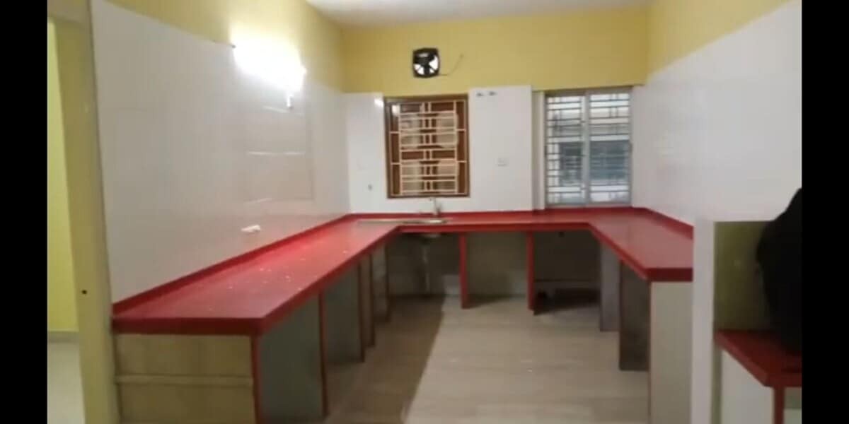 3bhk HIG flat immediate available for sale.