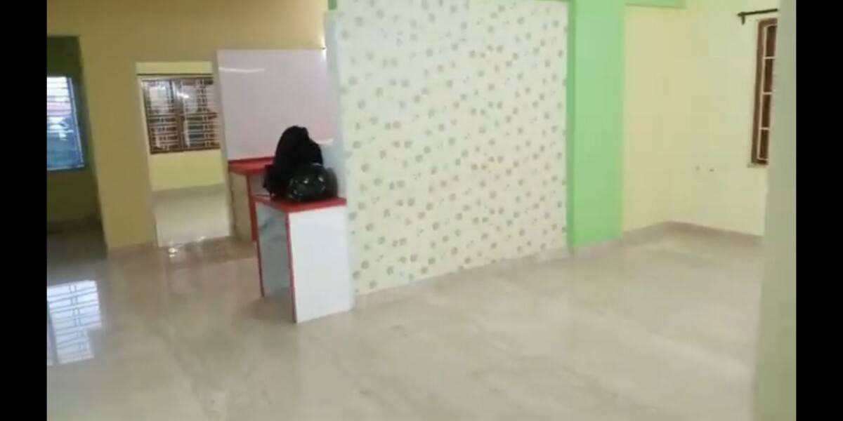 3bhk HIG flat immediate available for sale.