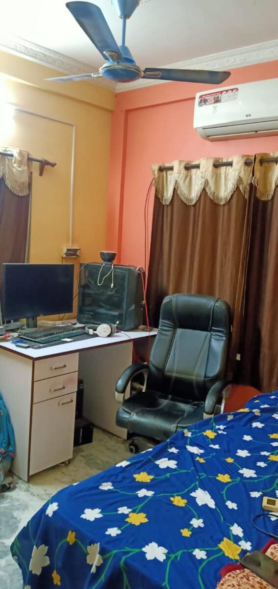 Urgent flat for sale 4bhk