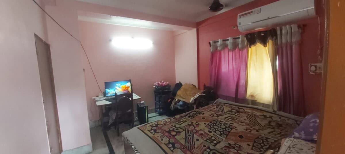 Urgent flat for sale 4bhk