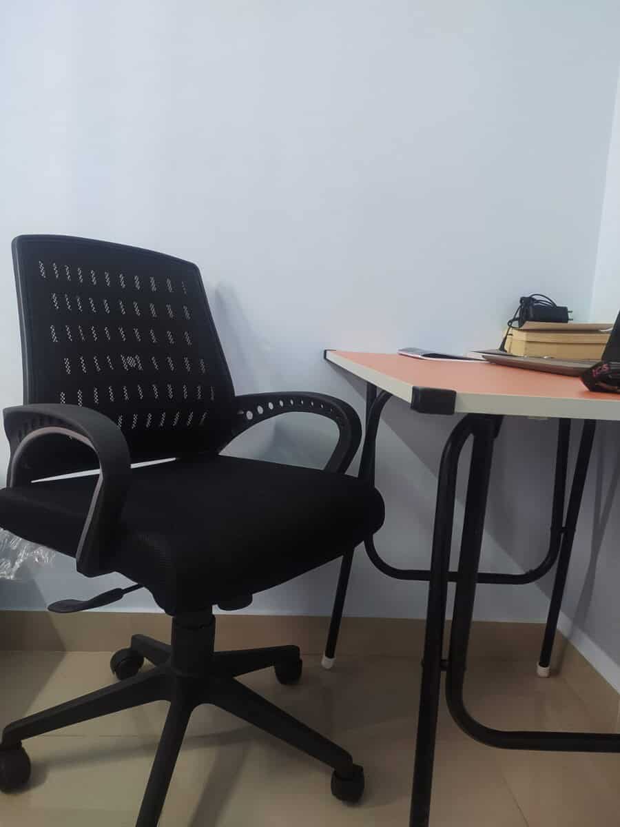 Office Chair and Table on Rent in Shapoorji, Newtown