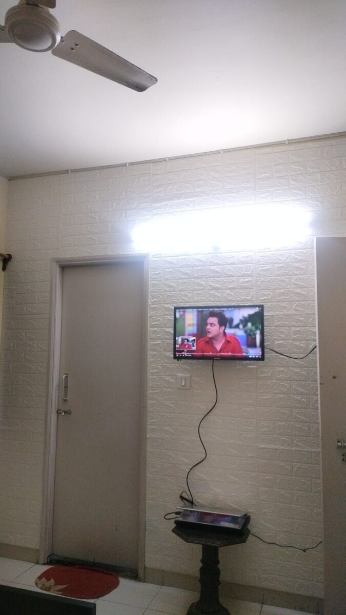 One preoccupied room available in a 2bhk full furnished flat